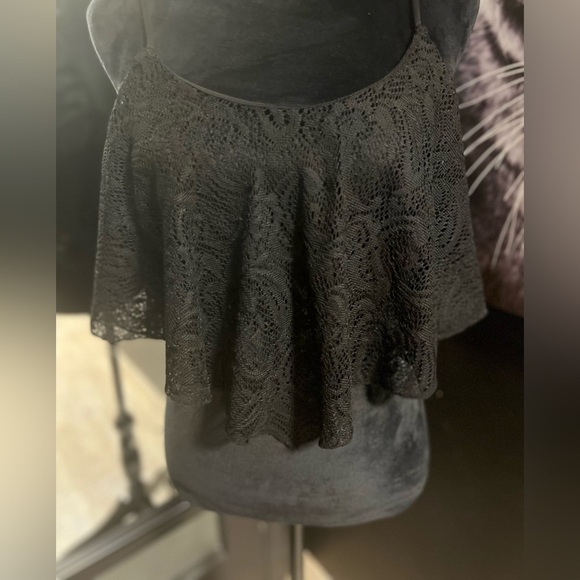 🔥3 for $25🔥 🖤💕EUC- CHARLOTTE RUSSE BLACK LACE  SPAGHETTI STRAP TOP SZ L🖤💕 - Picture 1 of 4
